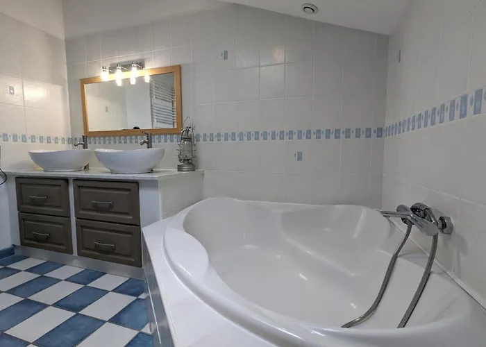 Сasa de vacaciones Maison Avec Piscine Privative, Jardin, Billard Et Proche Des Beaux Villages De France - Fr-1-653-243 Salles-Lavalette